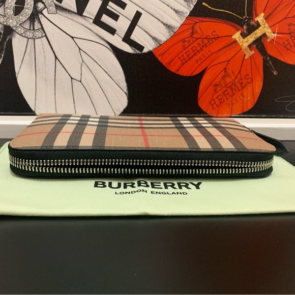 Burberry Ziparound Wallet - Picture 6 of 12